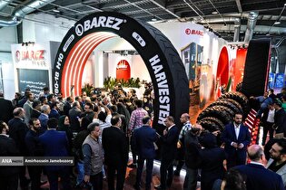 گفت‌وگوی آناتک با تعدادی از شرکت‌کنندگان شانزدهمین نمایشگاه بین‌المللی نانو