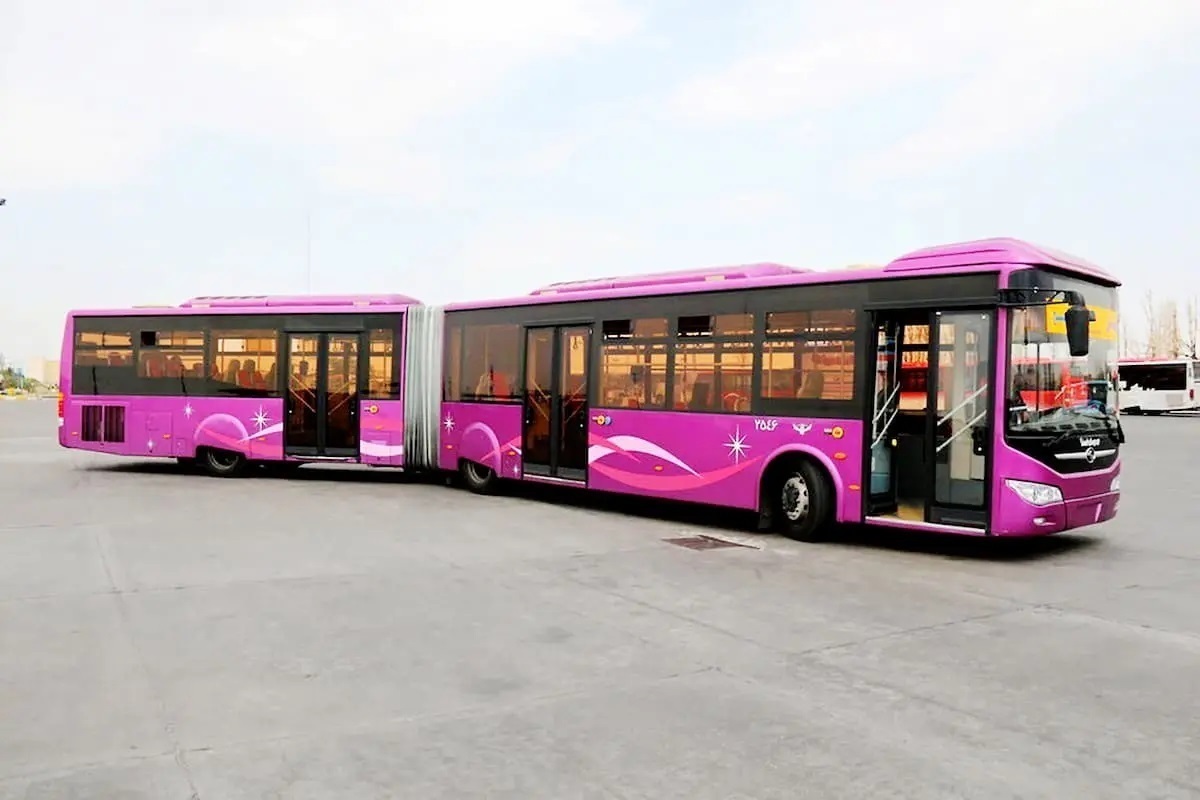 ورود ۵۳ دستگاه اتوبوس دوکابین چینی به گمرک بندرعباس  اتوبوس‌ها تا یک ماه آینده وارد تهران می‌شوند