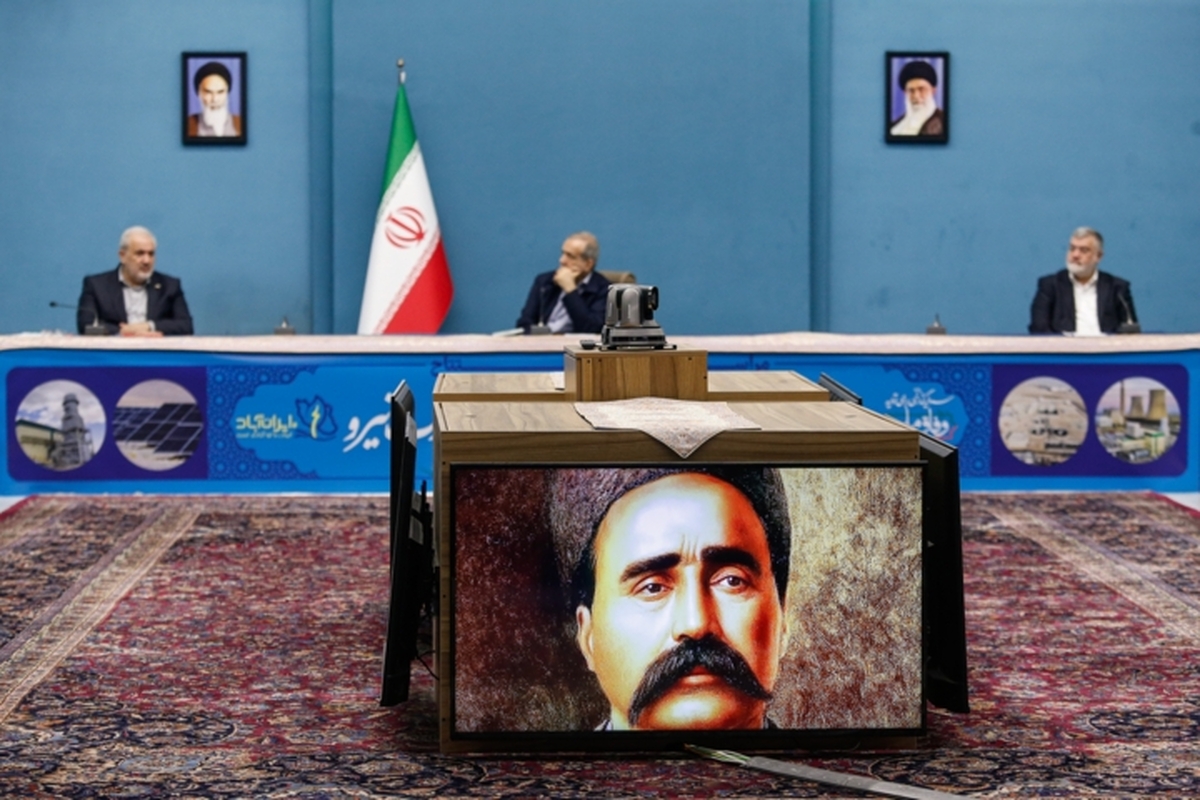 پزشکیان: دستِ دشمن قلدر و غدّار را کوتاه می‌کنیم  وحدت و انسجام کلید قدرت یک ملت