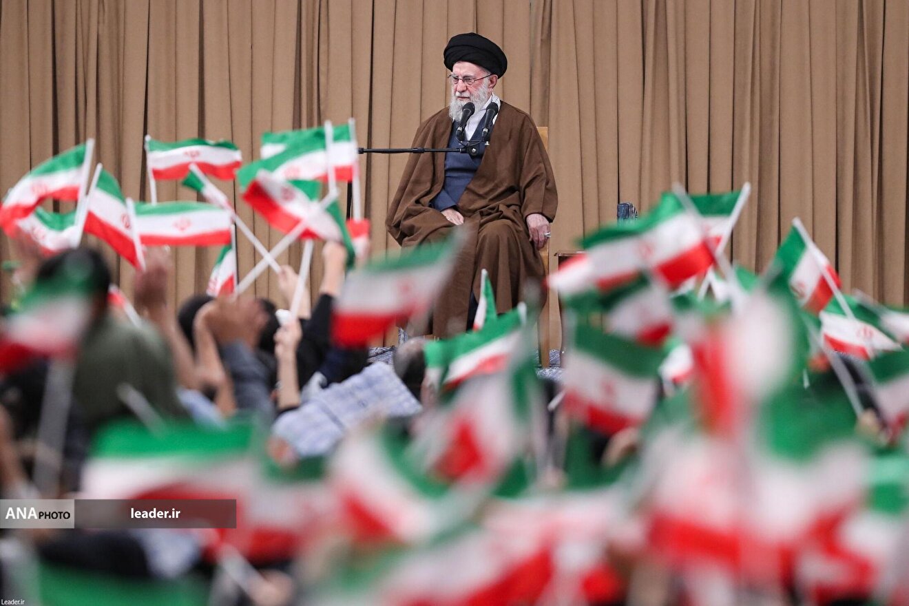 دیدار دانش‌آموزان و دانشجویان با رهبر انقلاب