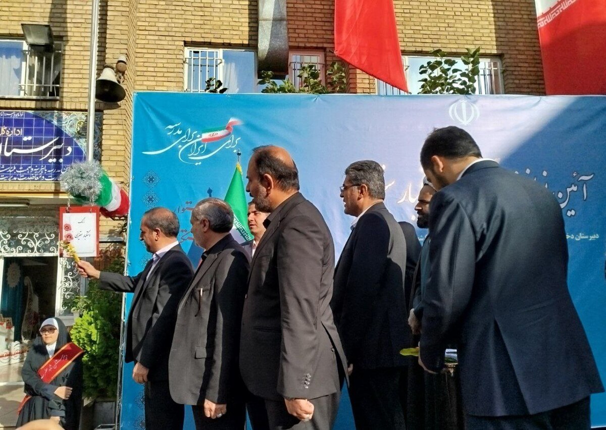 زنگ استکبارستیزی با حضور وزیر آموزش‌وپرورش در مدرسه شاهد حضرت معصومه(س) نواخته شد