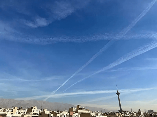پایانی بر شایعات؛ دلیل ظاهر شدن ابر‌های خطی در آسمان تهران چیست؟