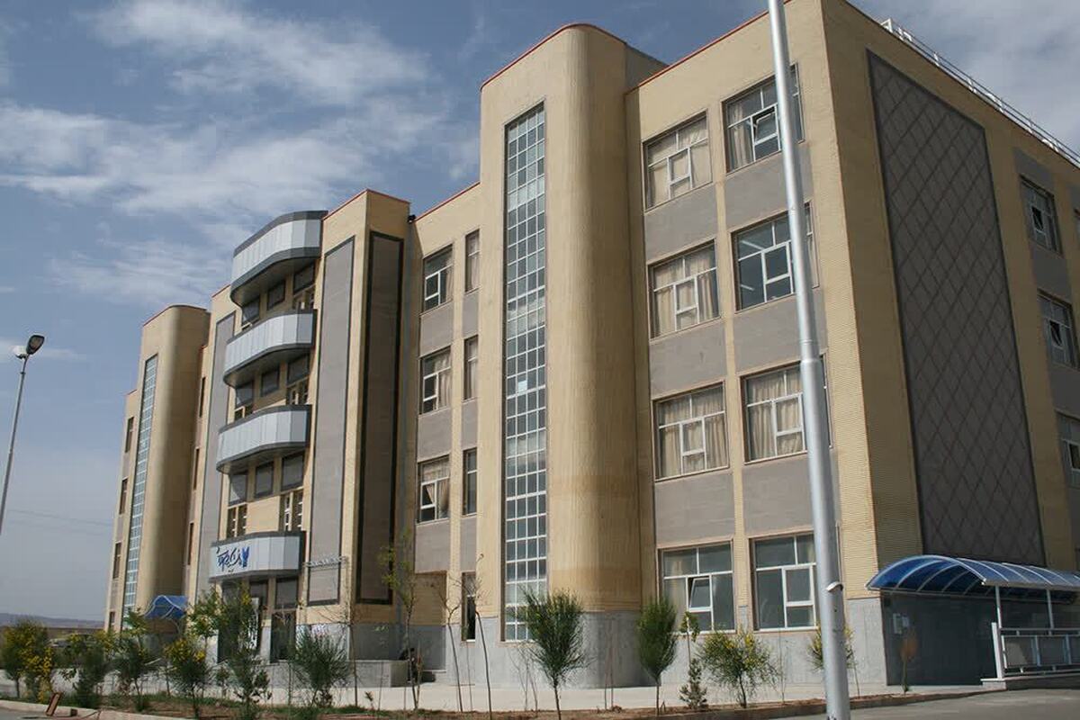 تبدیل دانشکده علوم انسانی دانشگاه آزاد قم به مرکز تحول فکری