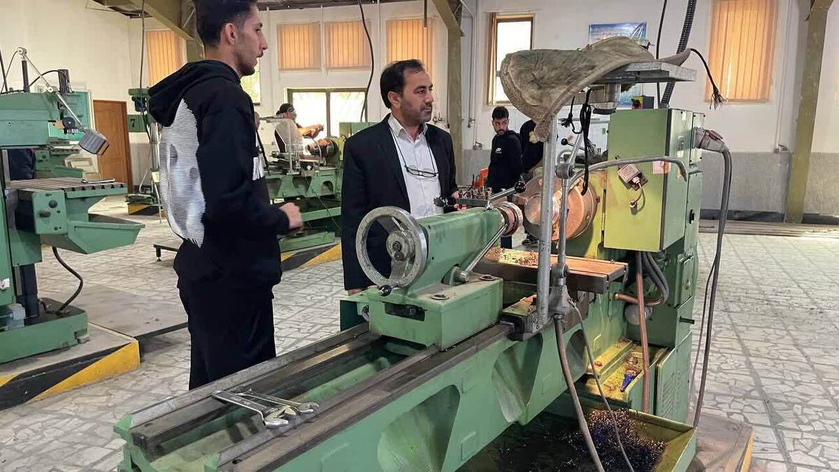 راه‌اندازی خط تولید قطعه در کارگاه ماشین‌ابزار دانشگاه آزاد پرند