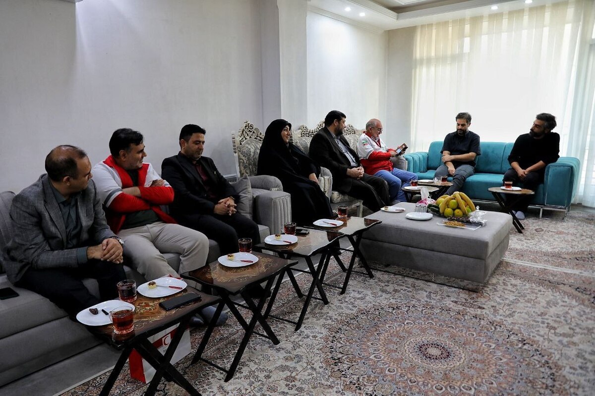 دیدار رئیس و‌ مسئولان هلال‌احمر با خانواده شهید حادثه هوایی اشترانکوه