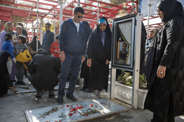 آغاز هفته هوافضای سپاه با گلباران و عطرافشانی مزار شهدای جنگ ۱۲ روزه آغاز هفته هوافضای سپاه با گلباران و عطرافشانی مزار شهدای جنگ ۱۲ روزه