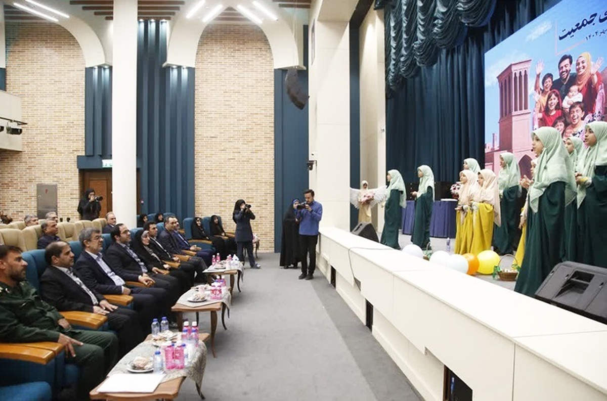 جایزه جوانی جمعیت یزد سکوی تجلیل از ترویج ازدواج و فرزندآوری  نماینده اشکذر رتبه نخست را کسب کرد