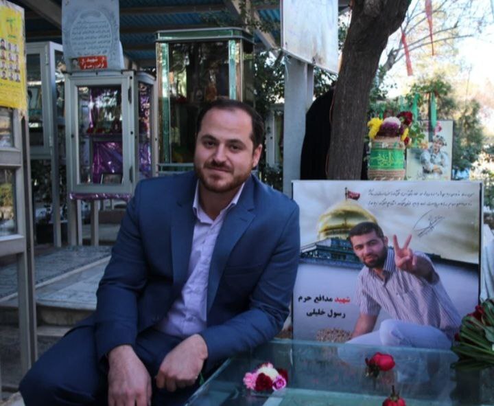 پدری که میخواست پیکر پسرش را در لباس پاسداری ببیند پدری که میخواست پیکر پسرش را در لباس پاسداری ببیند