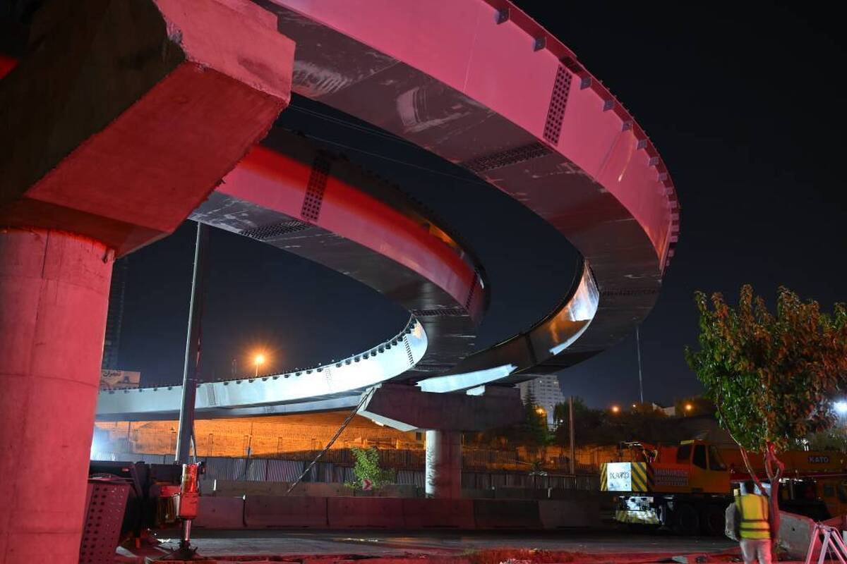 سازه فلزی عرشه پل  B10 بزرگراه ارتش نصب شد