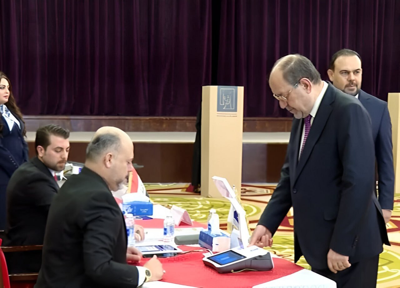 آغاز مرحله دوم و عمومی ششمین انتخابات پارلمانی عراق/ السودانی رای خود را به صندوق انداخت آغاز مرحله دوم و عمومی ششمین انتخابات پارلمانی عراق/ السودانی رای خود را به صندوق انداخت