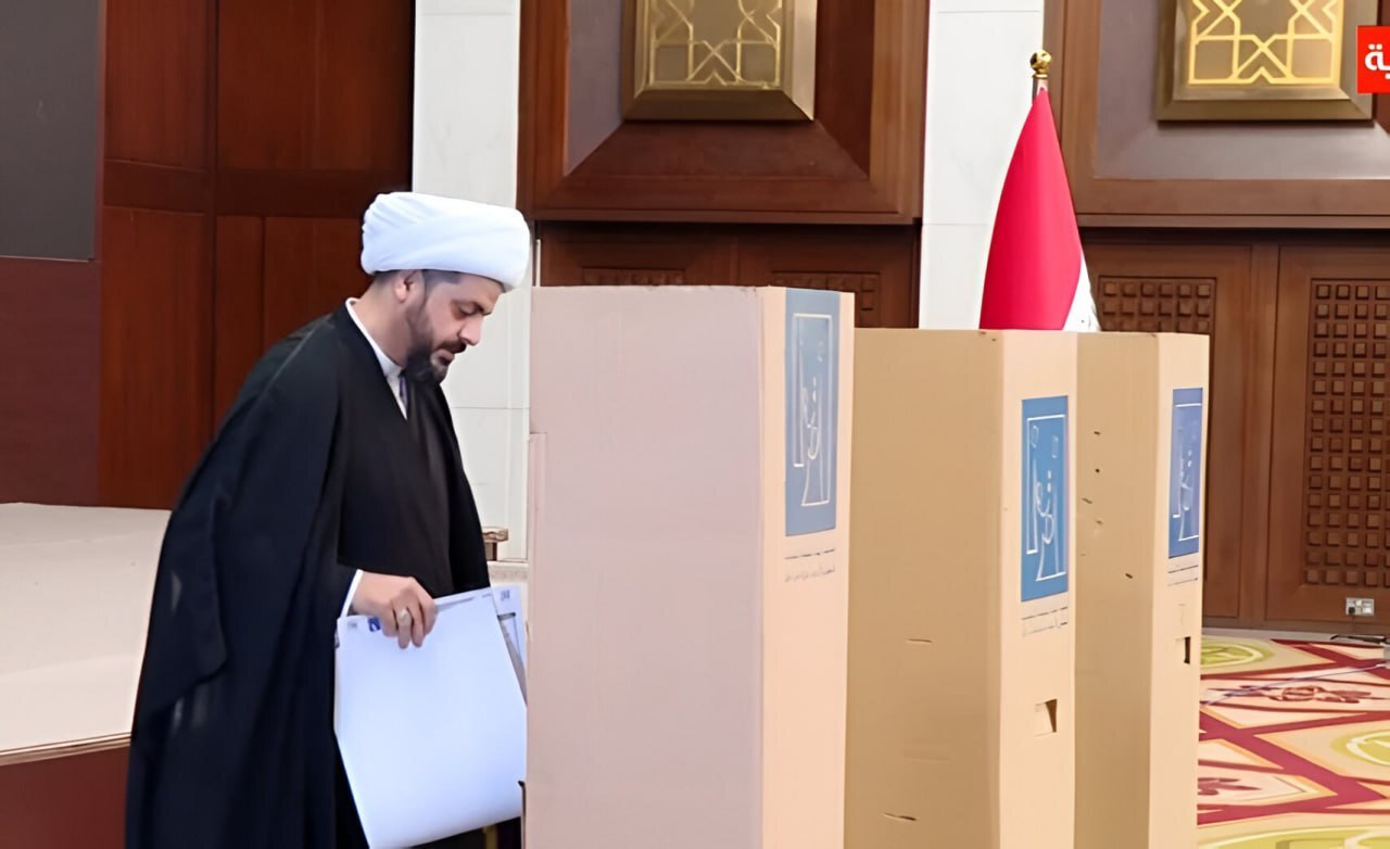 آغاز مرحله دوم و عمومی ششمین انتخابات پارلمانی عراق/ السودانی رای خود را به صندوق انداخت آغاز مرحله دوم و عمومی ششمین انتخابات پارلمانی عراق/ السودانی رای خود را به صندوق انداخت