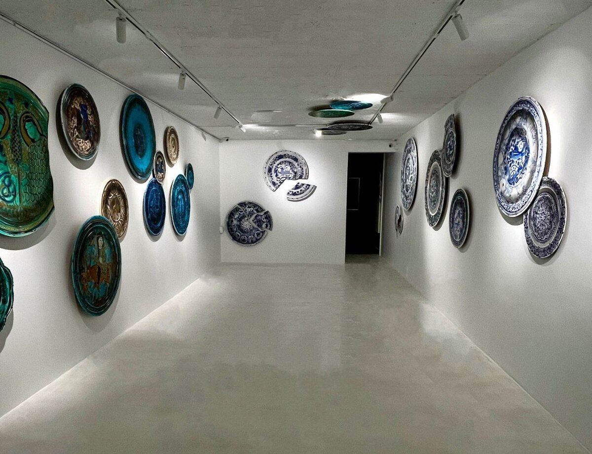 نمایشگاه «آبی سفید» ایرج شافعی در گالری کوین