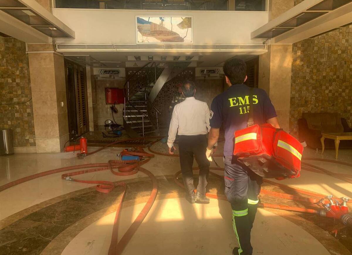 نجات ۷۰ نفر از آتش‌سوزی در برج مسکونی خیابان تیموری  ۶ نفر مصدوم شدند