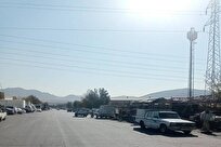 جمع‌آوری وانت‌های میوه‌فروش غیرمجاز از کوچه نهم خیابان احسان با دستور قضائی