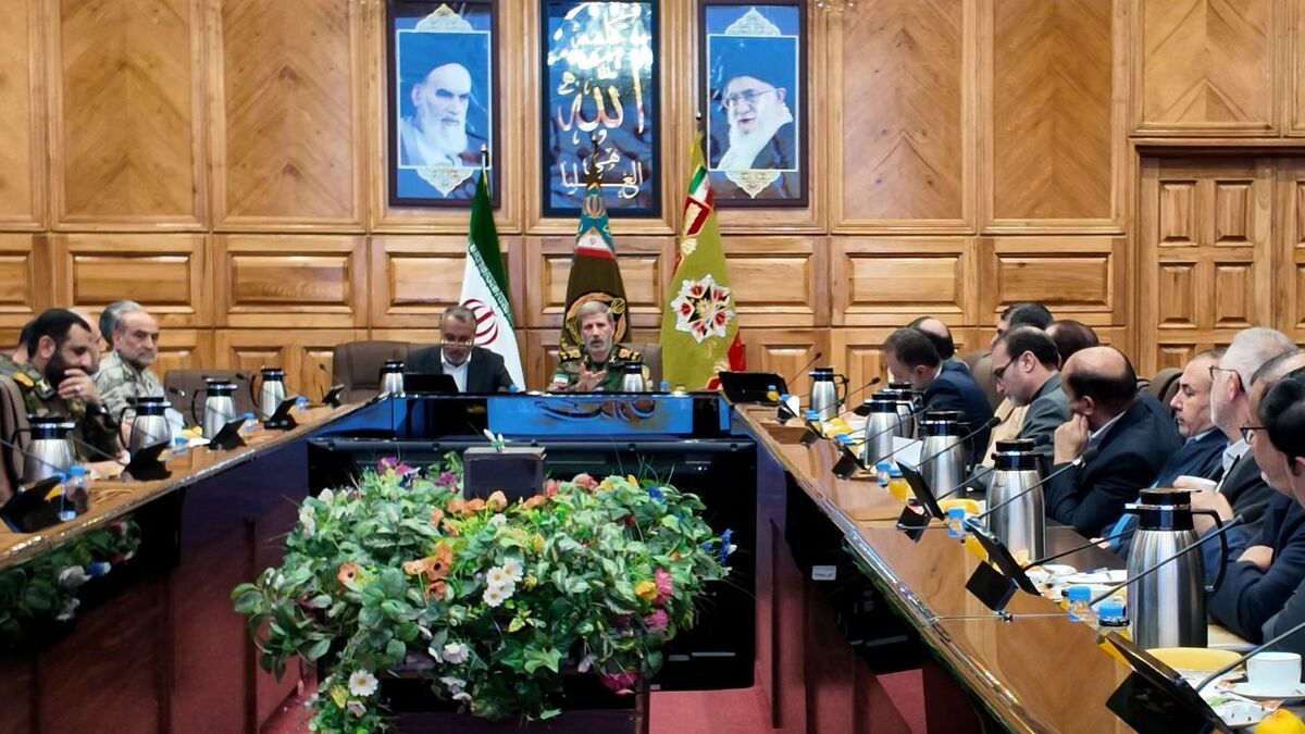 امیر حاتمی: ارتقاء مستمر قدرت دفاعی کشور اولویت اصلی نیروهای مسلح است