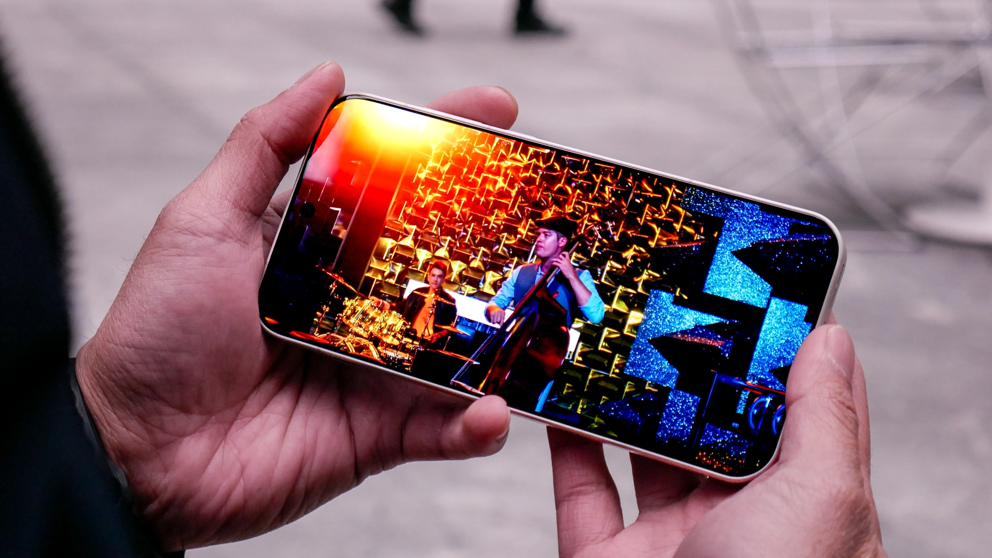 بررسی وانپلاس ۱۵: قهرمان جدید باتری یا یک پرچمدار همهفنحریف؟ بررسی وانپلاس ۱۵: قهرمان جدید باتری یا یک پرچمدار همهفنحریف؟