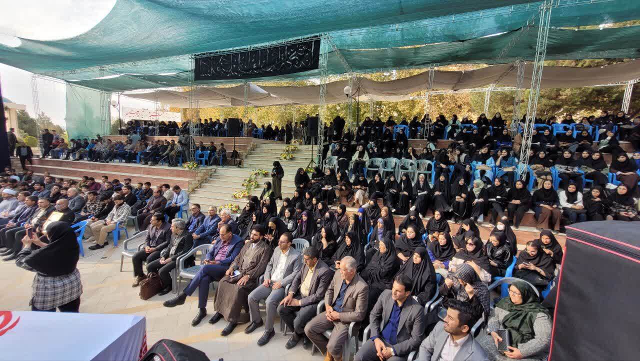 ۶۰ درصد شهدای دانشجوی دانشگاه آزاد بین ۲۰ تا ۳۵ سال سن داشتند؛ دانشجویانی که علم را با ایثار درآمیختند ۶۰ درصد شهدای دانشجوی دانشگاه آزاد بین ۲۰ تا ۳۵ سال سن داشتند؛ دانشجویانی که علم را با ایثار درآمیختند