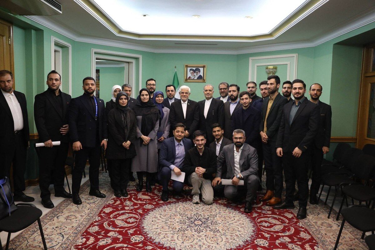 دیدار عارف با نمایندگان دانشجویان ایرانی دانشگاه‌های روسیه