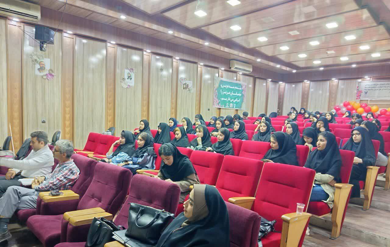 اهمیت تسلط دانشجویان بر استاندارد&zwnj;های مکاتبات رسمی برای ورود به محیط کار