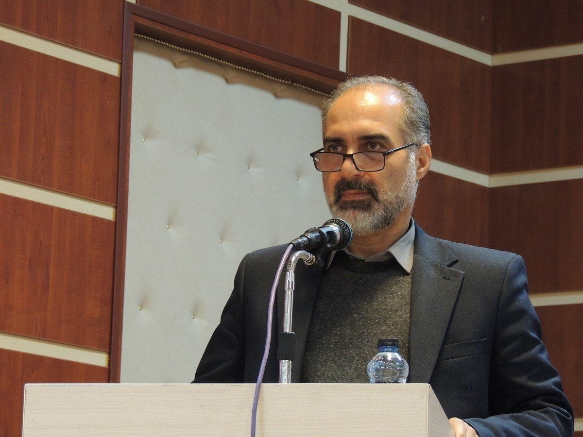 علم بدون تهذیب نفس در خدمت سلطه‌گران قرار می‌گیرد