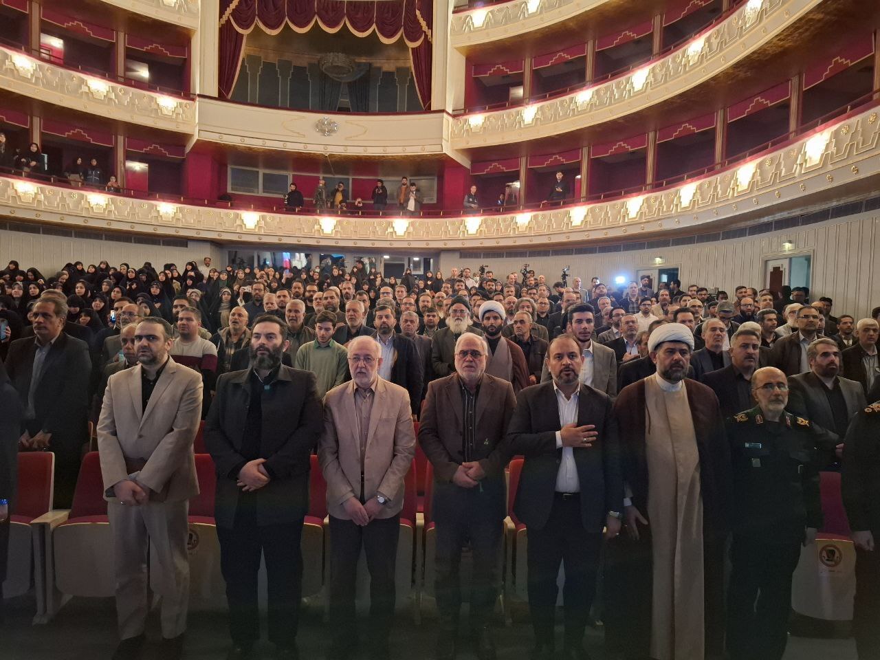 آغاز رونمایی تقریظ رهبر انقلاب بر کتابهای «خانوم ماه» ، «تب ناتمام» و «همسفر آتش و برف» آغاز رونمایی تقریظ رهبر انقلاب بر کتابهای «خانوم ماه» ، «تب ناتمام» و «همسفر آتش و برف»