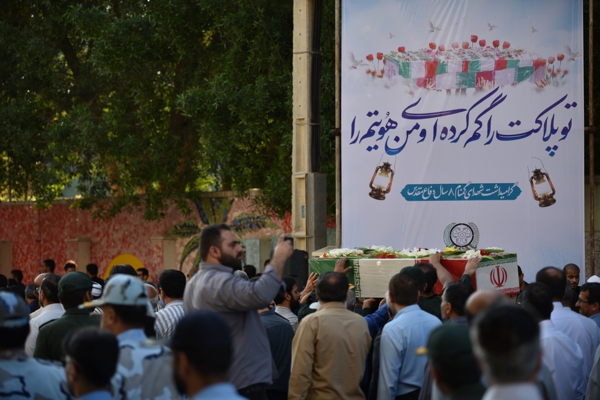 تشییع پیکر مطهر ۶ شهید گمنام در بوشهر از قاب آنا