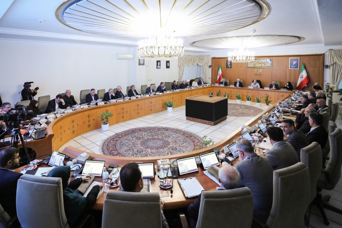 پزشکیان: باید ناترازی منابع و مصارف را سامان دهیم  حقوق باید بر مبنای فایده افراد پرداخت شود، نه پست و مقام