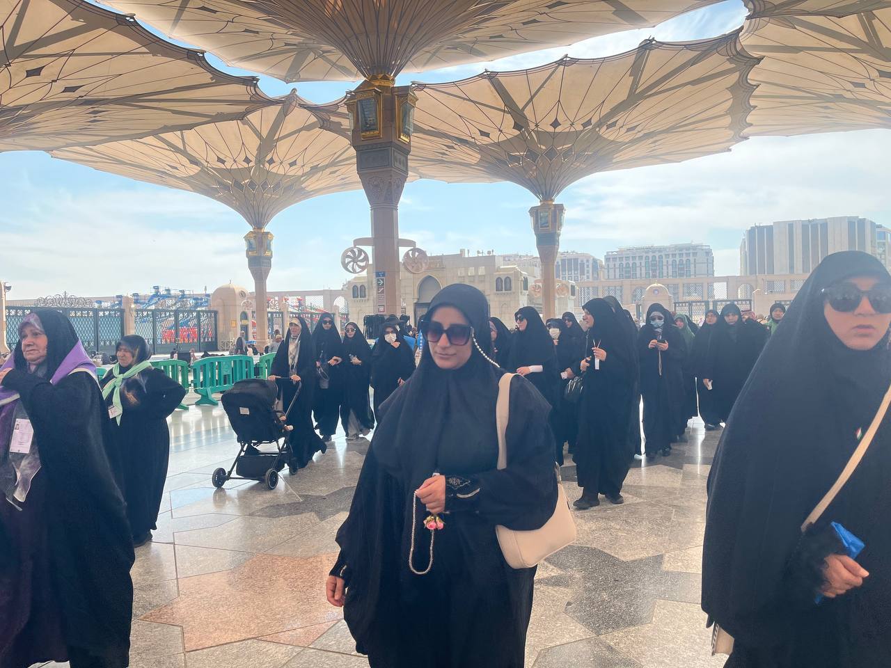 آرامشِ دانشجویی زیر سایه گنبد سبز؛ تجربهای از زیارت فاطمیه در مدینه آرامشِ دانشجویی زیر سایه گنبد سبز؛ تجربهای از زیارت فاطمیه در مدینه