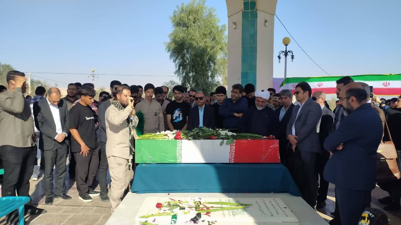 استقبال دانشگاهیان دانشگاه آزاد از پیکر مطهر شهدای گمنام در واحدهای سراسر کشور استقبال دانشگاهیان دانشگاه آزاد از پیکر مطهر شهدای گمنام در واحدهای سراسر کشور