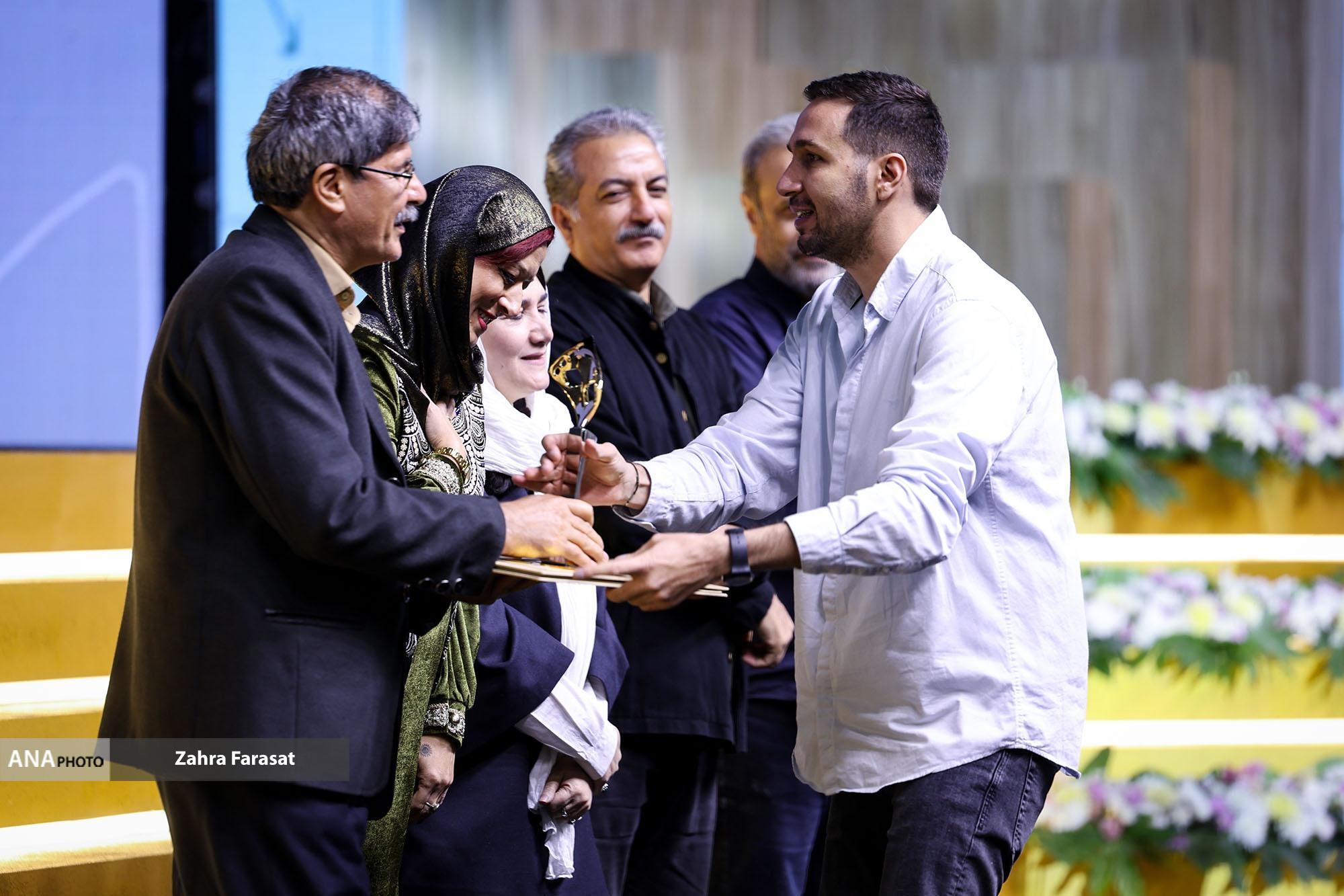 معرفی برگزیدگان چهل و دومین جشنواره فیلم کوتاه تهران/ «خداحافظ آشغال» فیلم منتخب تماشاگران شد معرفی برگزیدگان چهل و دومین جشنواره فیلم کوتاه تهران/ «خداحافظ آشغال» فیلم منتخب تماشاگران شد