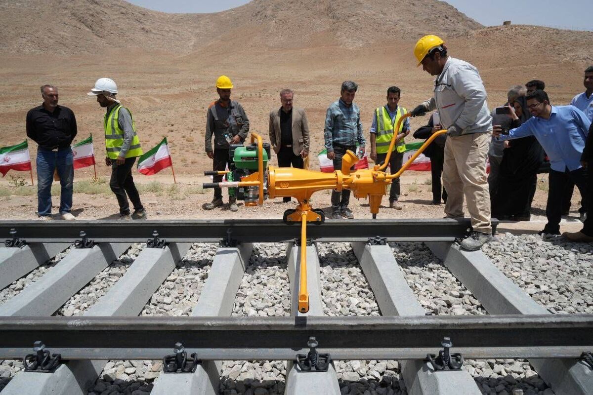 رکوردشکنی تاریخی در پروژه ریلی  ریل‌گذاری ۵۰ کیلومتر راه‌آهن چابهار–زاهدان در یک ماه