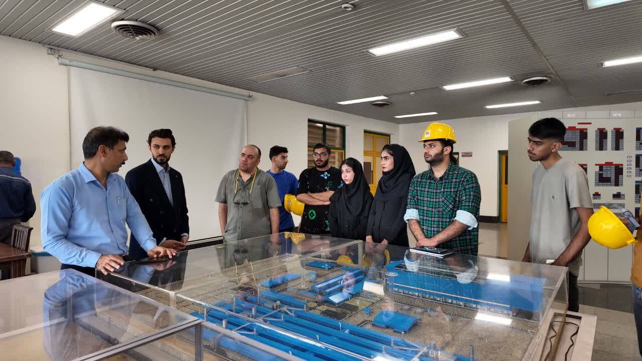 از کلاس درس تا خط ذوب؛ تور پژوهشی نخبگان دانشگاه آزاد برای آشنایی با فرآیندهای پیشرفته آلومینیوم از کلاس درس تا خط ذوب؛ تور پژوهشی نخبگان دانشگاه آزاد برای آشنایی با فرآیندهای پیشرفته آلومینیوم