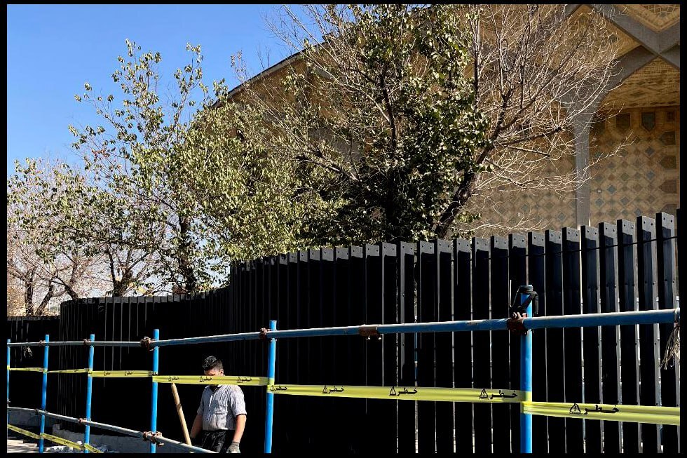 آغاز عملیات برداشت سازههای کارگاهی حریم مجموعه تئاترشهر آغاز عملیات برداشت سازههای کارگاهی حریم مجموعه تئاترشهر