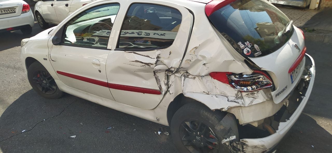 تصادف زنجیرهای کامیون با ۱۵ خودرو در بلوار سیمون بولیوار تهران تصادف زنجیرهای کامیون با ۱۵ خودرو در بلوار سیمون بولیوار تهران