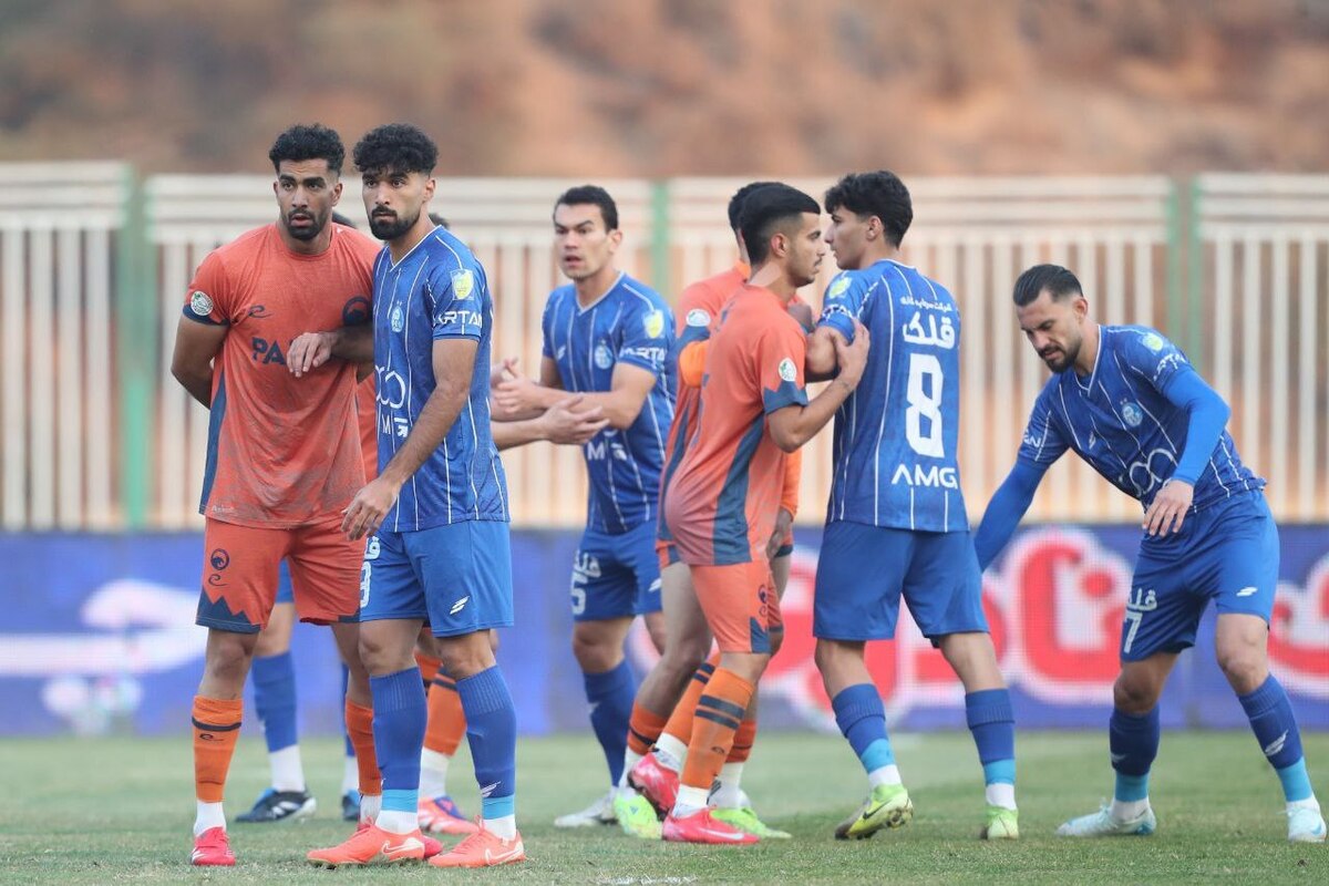 کنایه بازیکن پادیاب به استقلالی ها با عدد۷  var پنالتی استقلال را رد کرد + فیلم