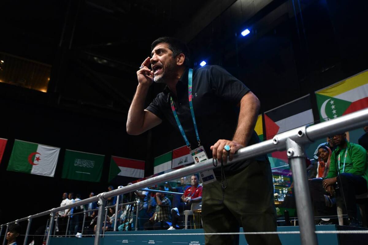 دبیر: کشتی‌گیران ایثار کردند خوب کار نکنم باید به مردم جواب بدهم 