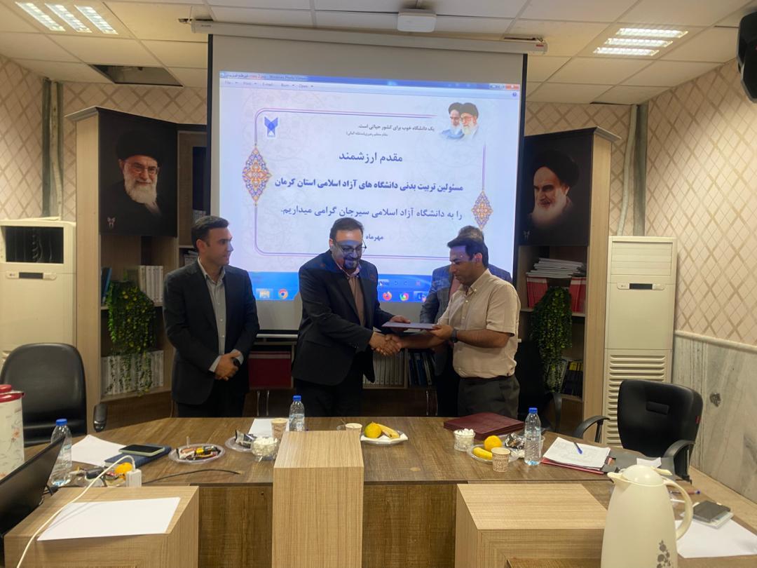 بازرگان: ورزش دانشگاه آزاد اسلامی کرمان را به قلههای کشور میرسانیم بازرگان: ورزش دانشگاه آزاد اسلامی کرمان را به قلههای کشور میرسانیم