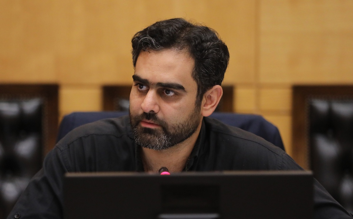 ثابتی: خسارت‌های بانک آینده باید از اموال علی انصاری پرداخت شود