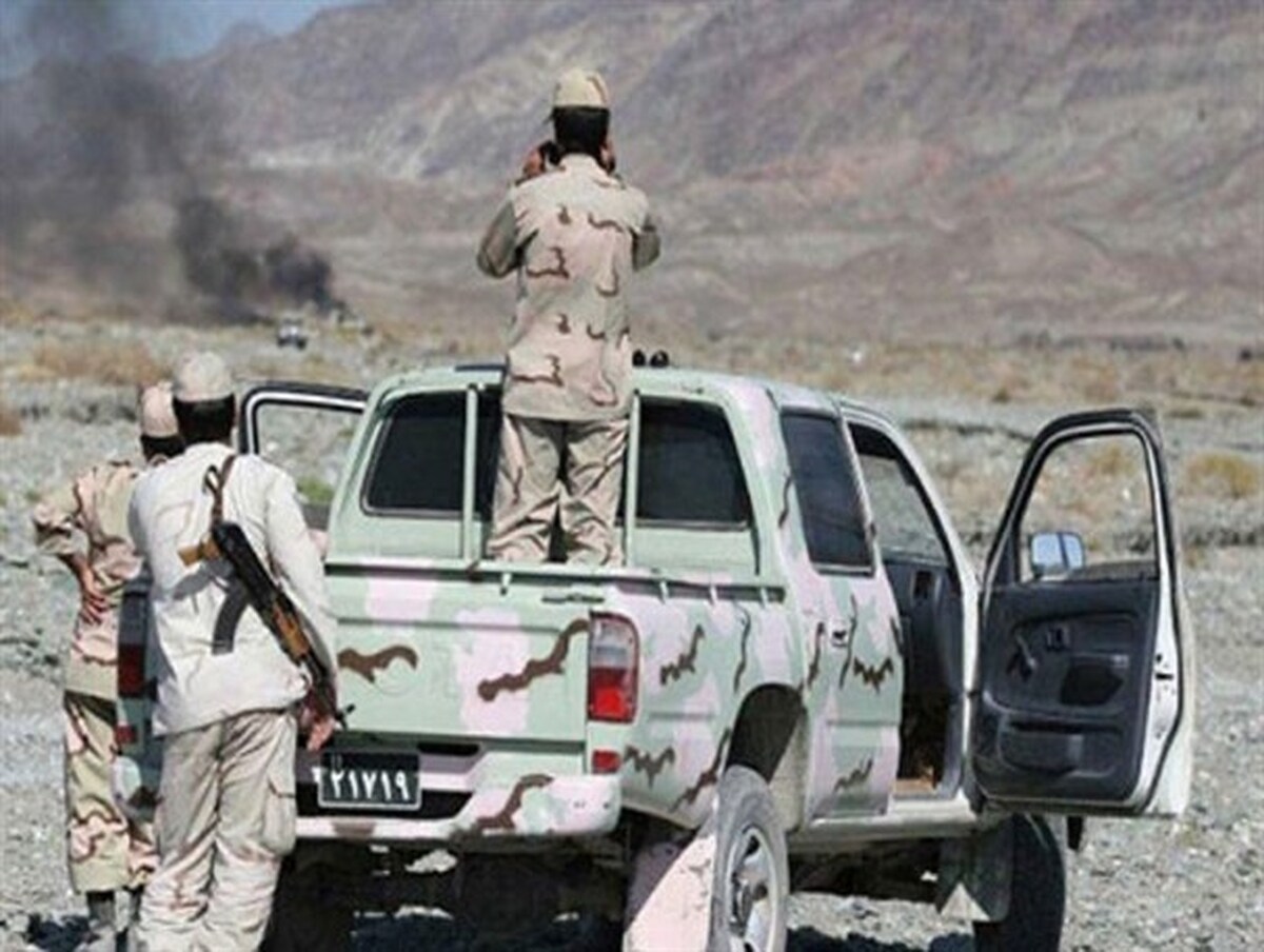 درگیری مسلحانه مرزبانان با قاچاقچیان در مرز سراوان و کشف ۳۳۰ کیلوگرم تریاک