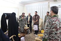 دیدار فرمانده قرارگاه پدافند هوایی با خانواده شهدای جنگ ۱۲ روزه
