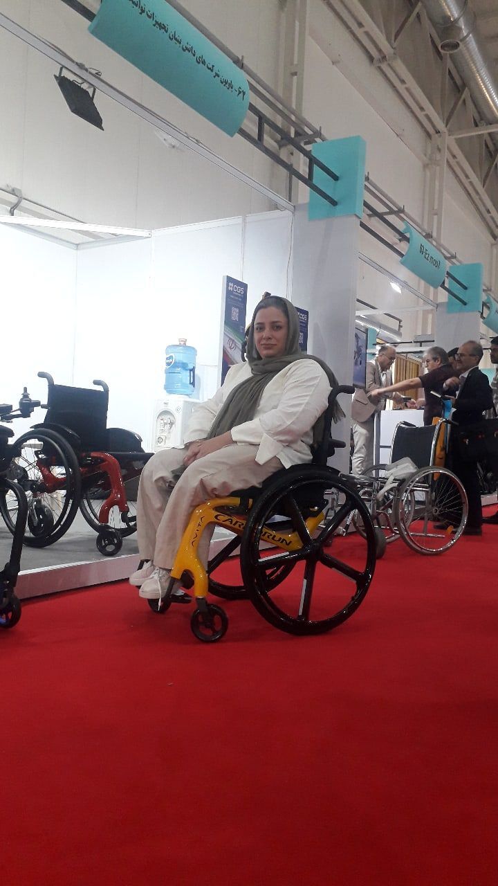 سنجاقِ امید یک معلول بر تن اردبیل؛ بانوی هنرمندی که تار و پود ۱۰ زندگی را با دستانش بافت سنجاقِ امید یک معلول بر تن اردبیل؛ بانوی هنرمندی که تار و پود ۱۰ زندگی را با دستانش بافت