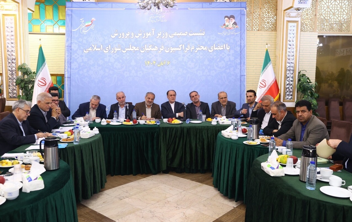 ورود صندوق ذخیره فرهنگیان به بورس، گامی به سوی شفافیت مالی  کاظمی: صندوق از بنگاه‌داری خارج می‌شود