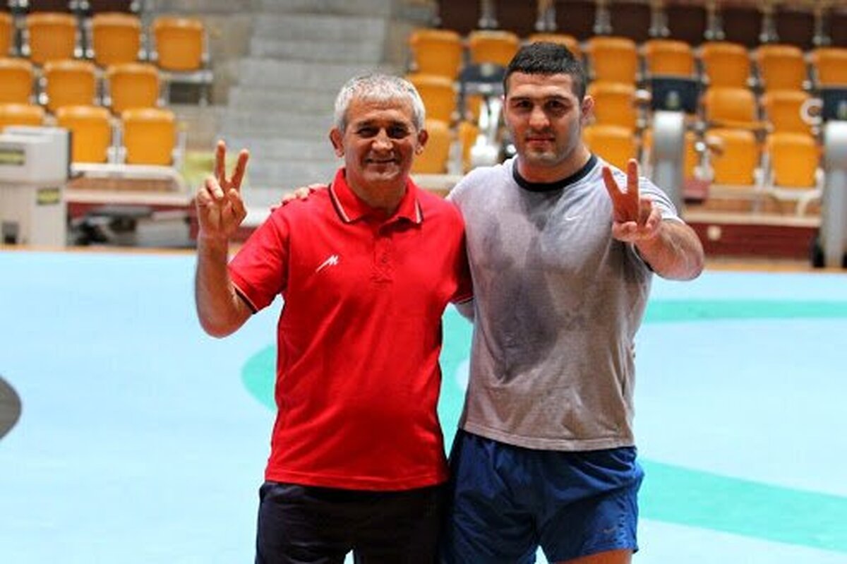 قلب کشتی در پایتخت کشتی آزاد تپید؛ مربیانِ قهرمان‌ساز در کنار قهرمانان المپیک و جهان  سالن حاجی‌زاده پر ازتماشاگر شد