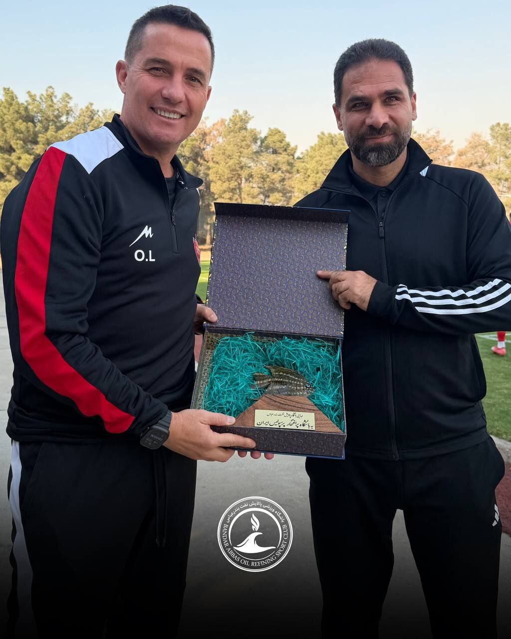 تندیس ویژه باشگاه پالایش نفت برای اوسمار+عکس
