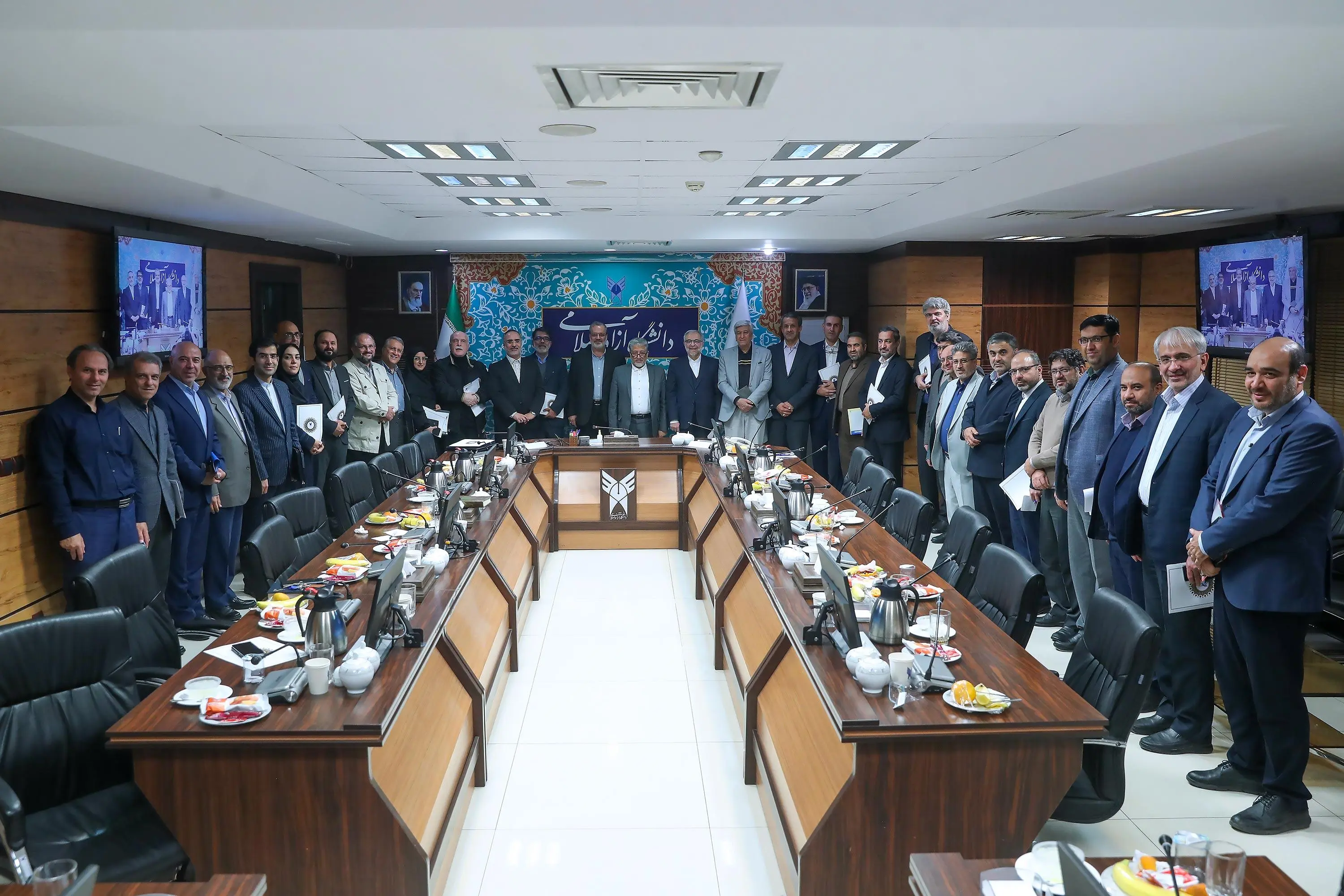 جلسه تکریم و معارفه تعدادی از معاونان و مسئولان دانشگاه آزاد اسلامی برگزار شد جلسه تکریم و معارفه تعدادی از معاونان و مسئولان دانشگاه آزاد اسلامی برگزار شد