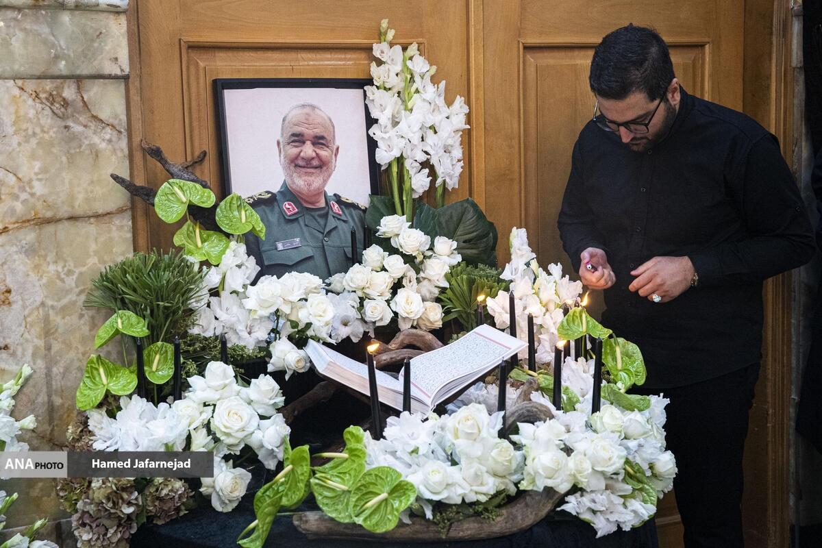 اجتماع مردم کنار مزار شهید سپهبد سلامی