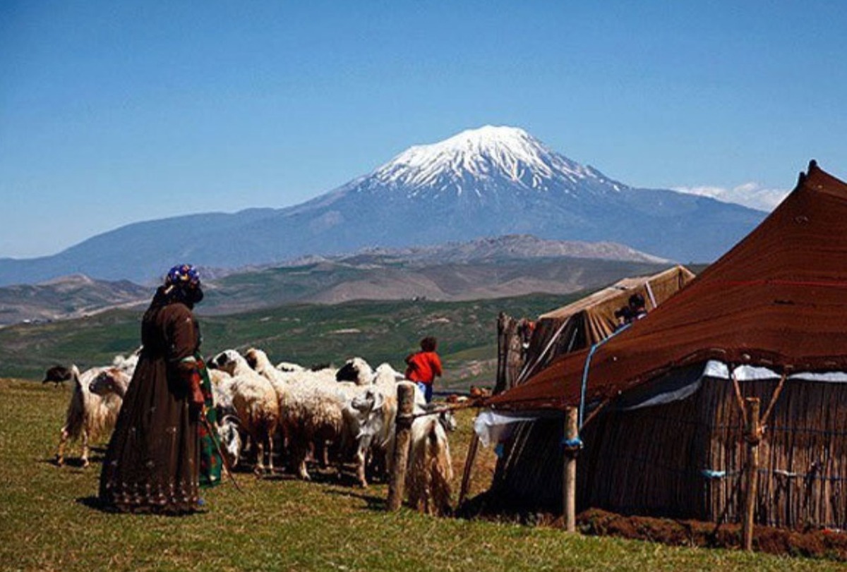 معرفی کامل عشایر (شغل، محل سکونت، علت کوچ، جمعیت و صنایع دستی)