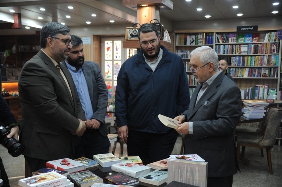 بازدید علی دارابی از حوزه هنری  ضرورت تأسیس موزه هنر انقلاب اسلامی