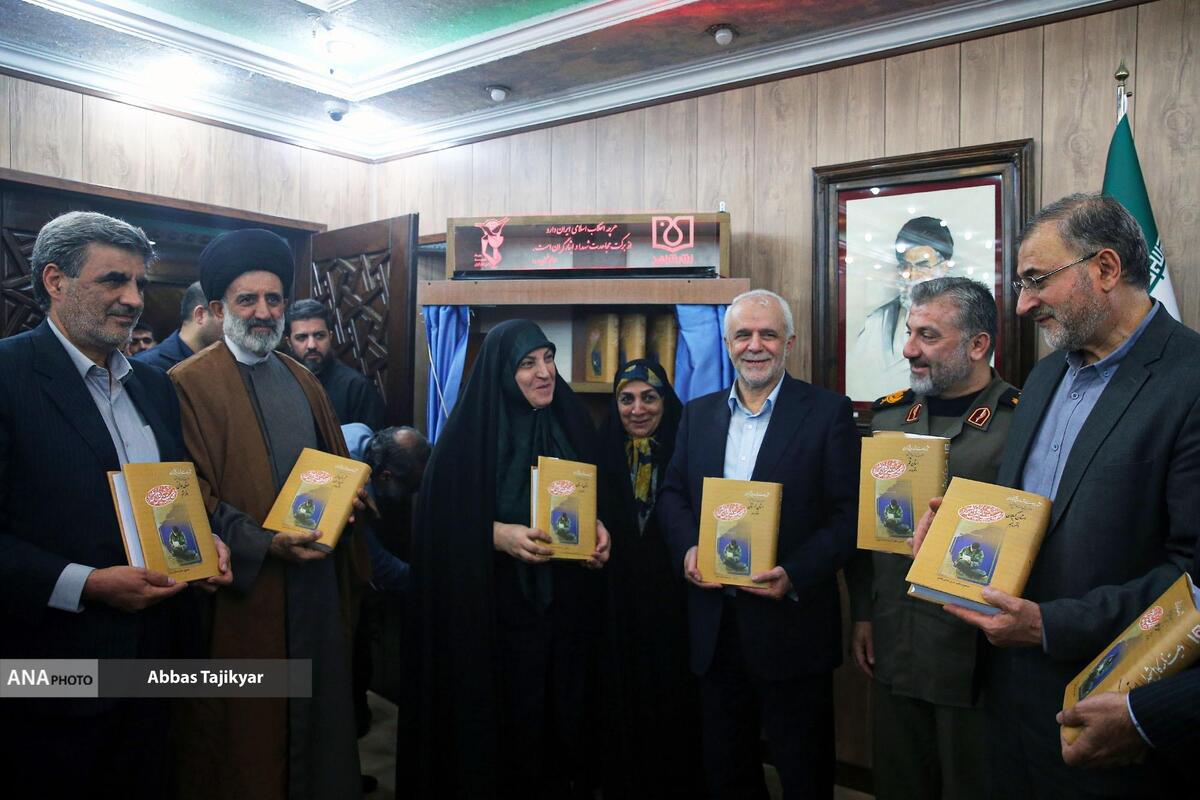 رونمایی از ۲۴ کتاب وصیتنامه شهدا  اوحدی: وصیتنامه شهدا یک پل قوی برای پیوند نسل‌ها است