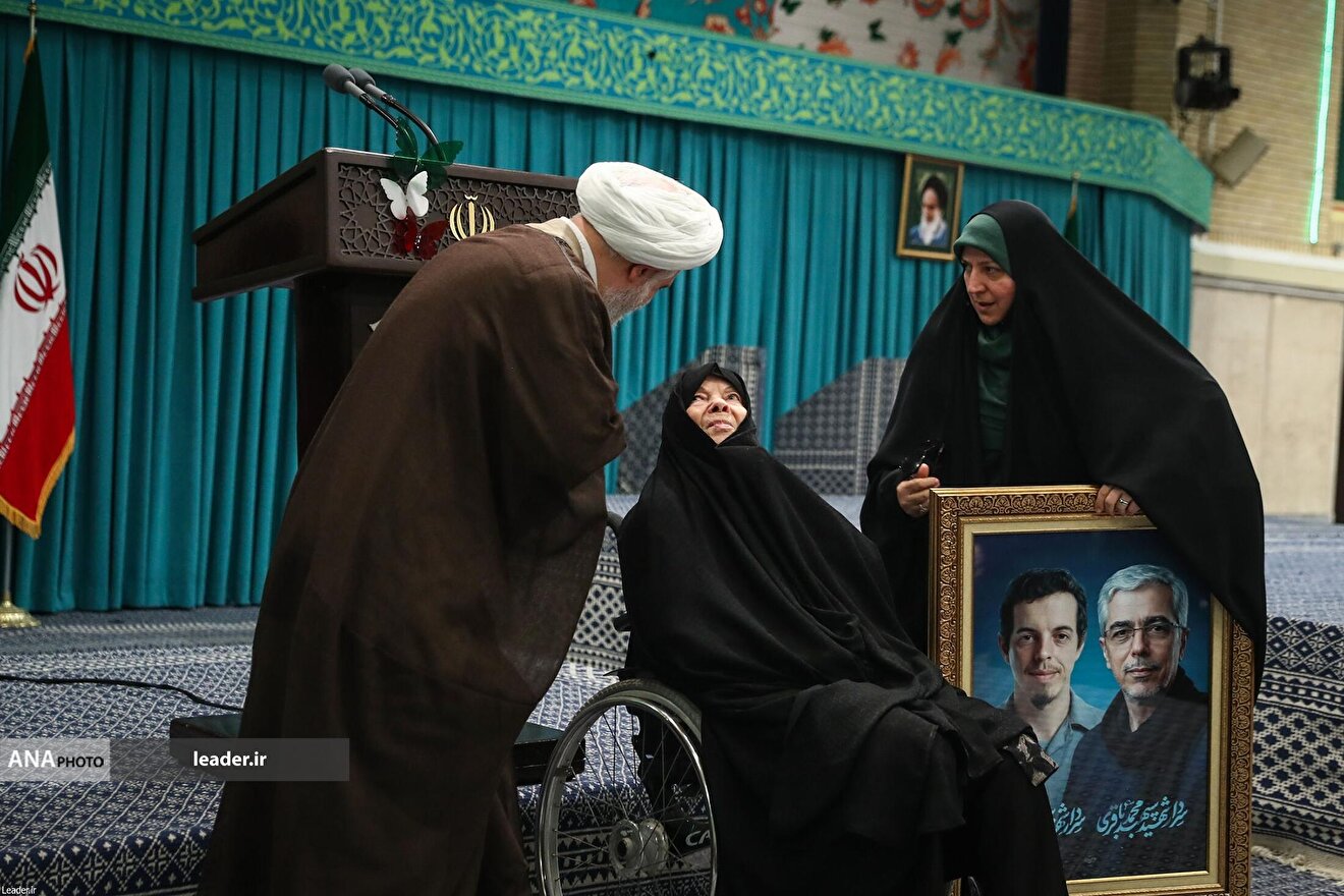 دیدار هزاران نفر از زنان و دختران با رهبر معظم انقلاب